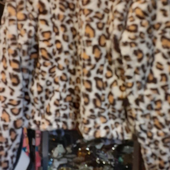 HAVE SNOW LEOPARD PRINY FAUX FUR JACKET - Picture 3 of 4